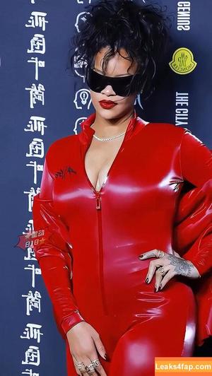 Rihanna photo #3179