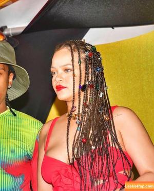 Rihanna photo #3210