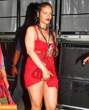 Rihanna photo #3212