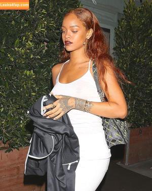 Rihanna photo #3231