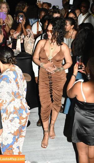 Rihanna photo #3271