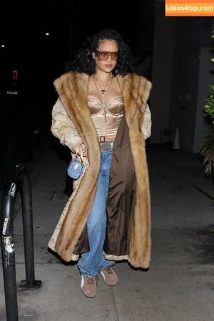 Rihanna photo #3283