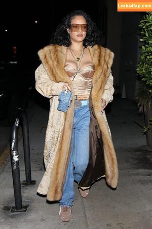Rihanna photo #3284