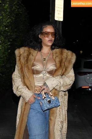 Rihanna photo #3291