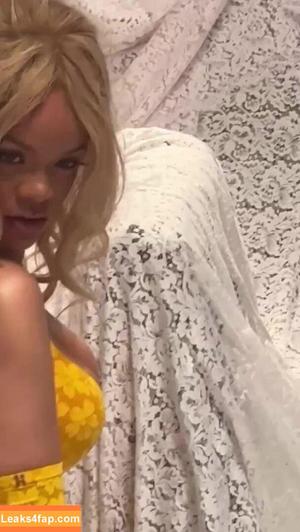 Rihanna photo #3308