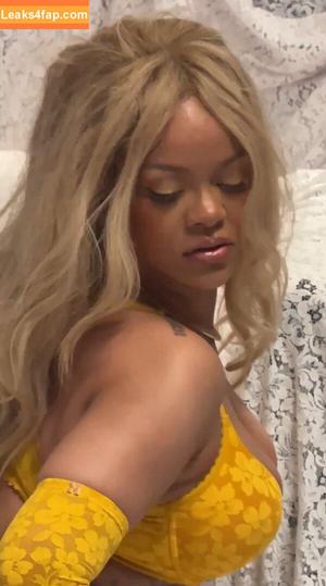 Rihanna photo #3317