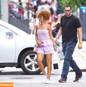 Rihanna photo #3337