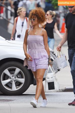 Rihanna photo #3339