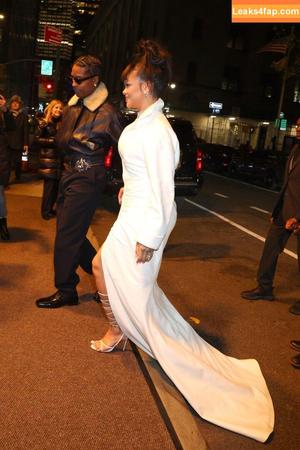 Rihanna photo #3502