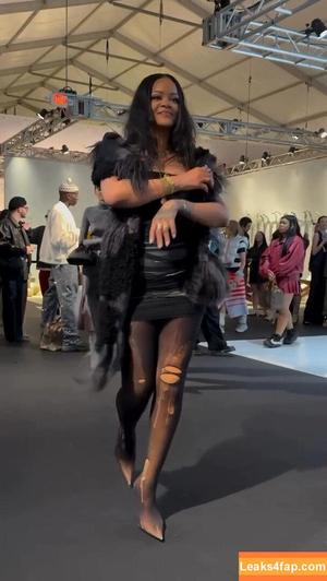 Rihanna photo #3519
