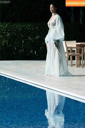 Rihanna photo #3552