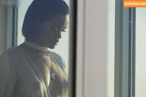 Rihanna photo #3553