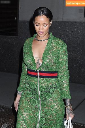 Rihanna photo #3560