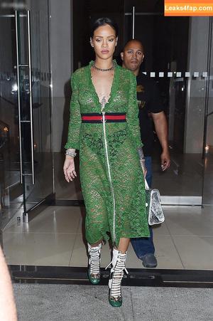 Rihanna photo #3563