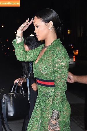Rihanna photo #3564