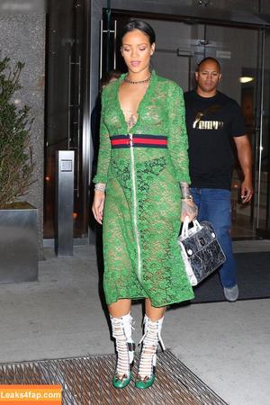 Rihanna photo #3574