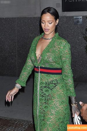 Rihanna photo #3576