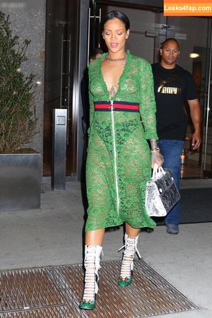 Rihanna photo #3577