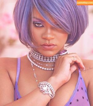 Rihanna photo #3591