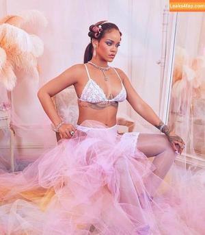 Rihanna photo #3599
