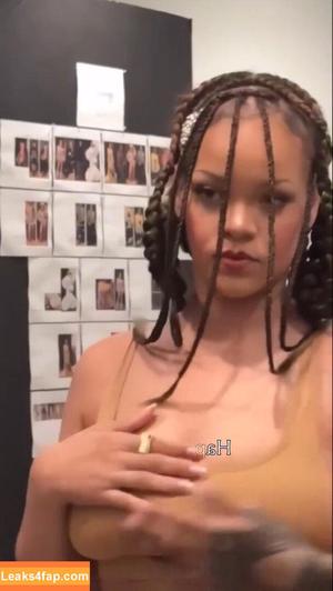 Rihanna photo #3609