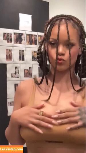 Rihanna photo #3610