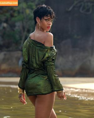 Rihanna photo #3628