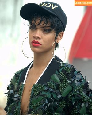 Rihanna photo #3630