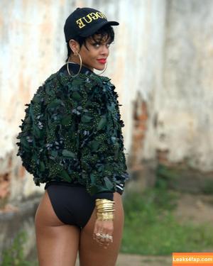 Rihanna photo #3635