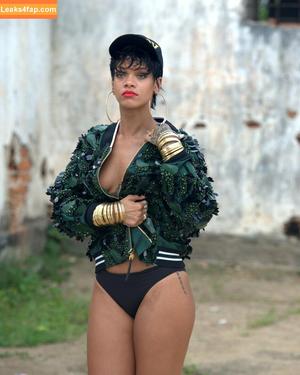 Rihanna photo #3639