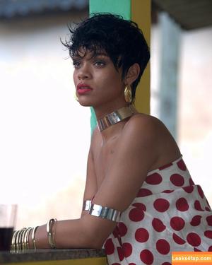 Rihanna photo #3666