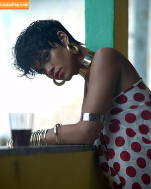 Rihanna photo #3667