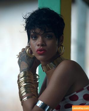 Rihanna photo #3668