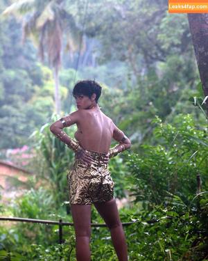 Rihanna photo #3676