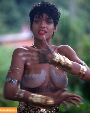 Rihanna photo #3680