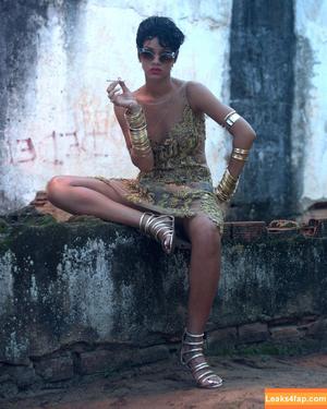 Rihanna photo #3684
