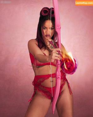 Rihanna photo #3694
