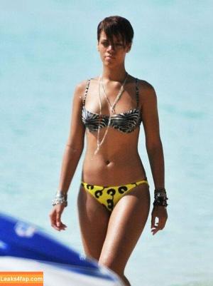 Rihanna photo #3711