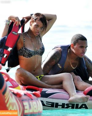 Rihanna photo #3713