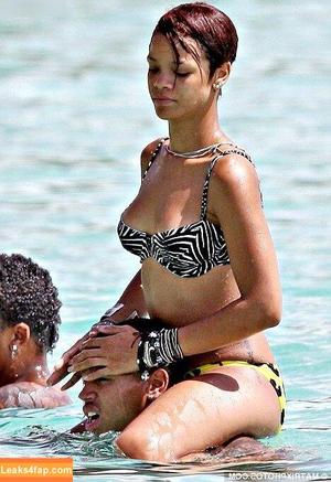Rihanna photo #3715