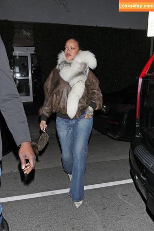 Rihanna photo #3915