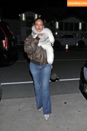 Rihanna photo #3920