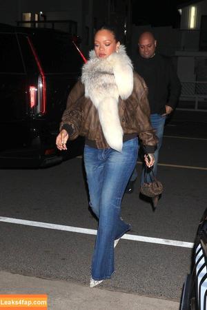 Rihanna photo #3922