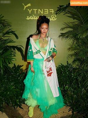 Rihanna photo #3936