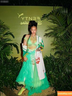 Rihanna photo #3942