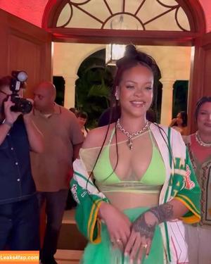 Rihanna photo #3952