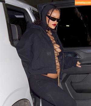 Rihanna photo #3970