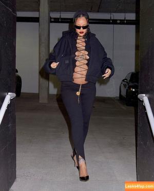 Rihanna photo #3973