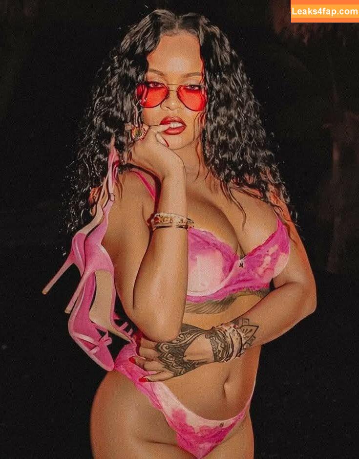 Rihanna / badgalriri leaked photo photo #4046