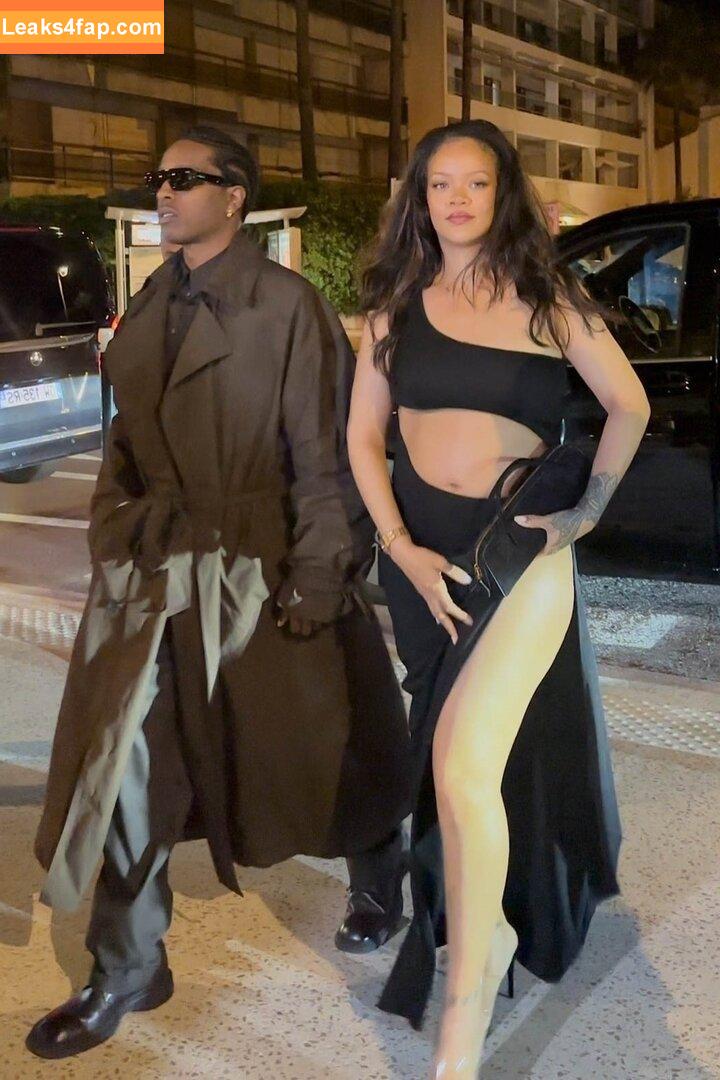 Rihanna / badgalriri leaked photo photo #4056